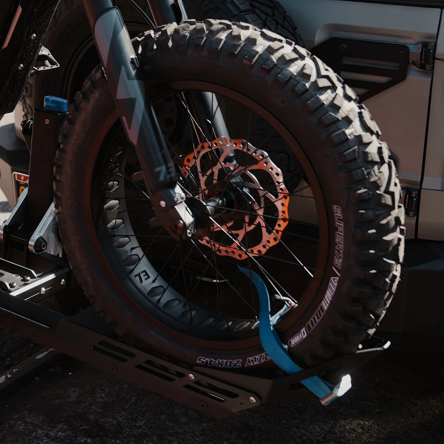 5" Fat tire secured to The Lifter tray with straps