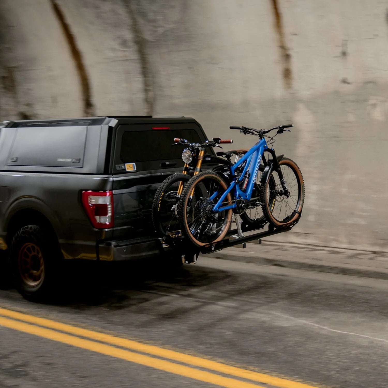 Truck on tunnel road, carrying a The Lifter rack with two e-Bikes on it